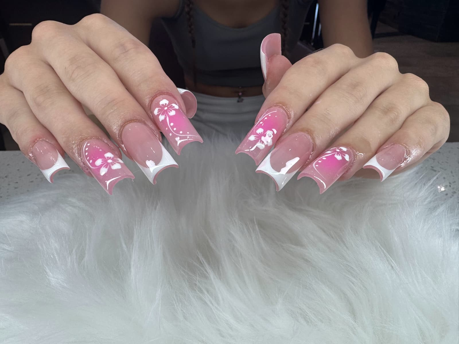 Glow Nail Bar