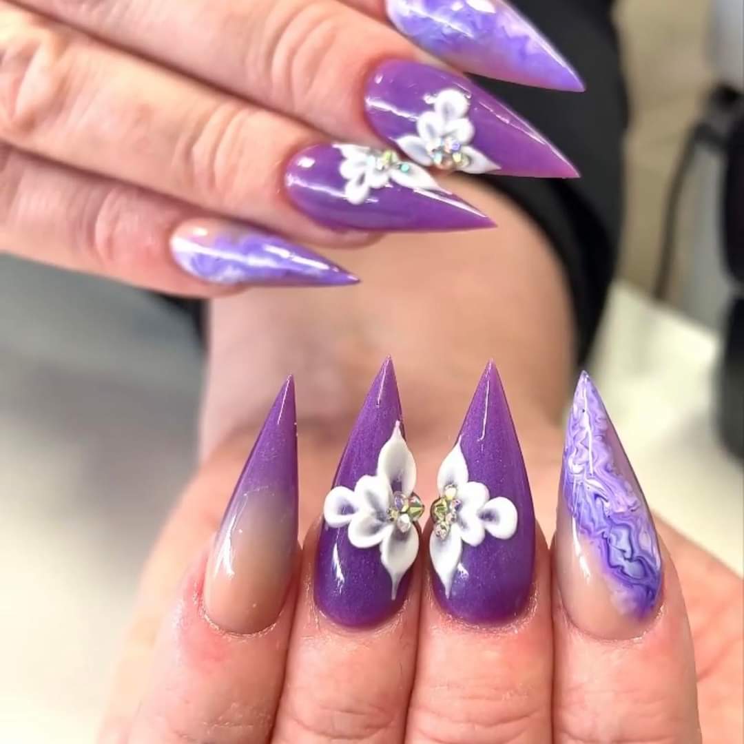 Glow Nail Bar