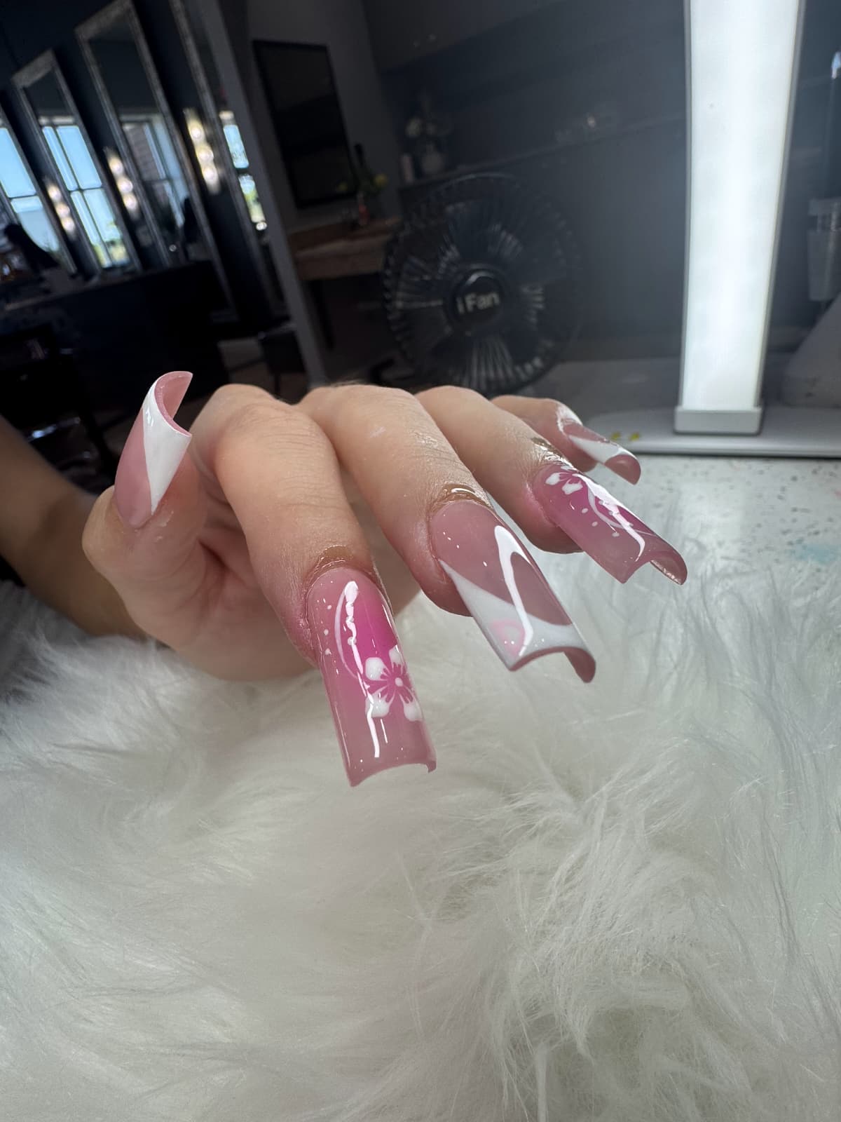 Glow Nail Bar