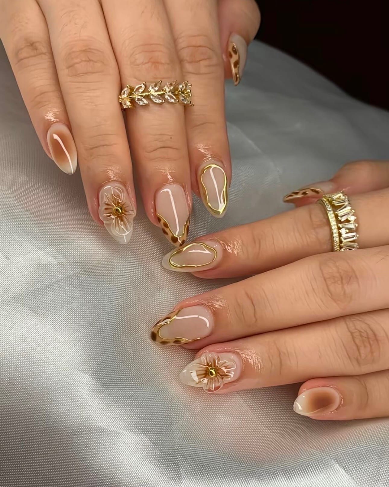 Glow Nail Bar