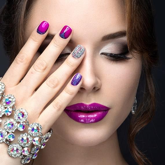 Glow Nail Bar